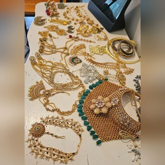 Large Lot, Indian Bollywood Style Gold Tone Bridal Jewelry Necklaces Earrings - Picture 1 of 12